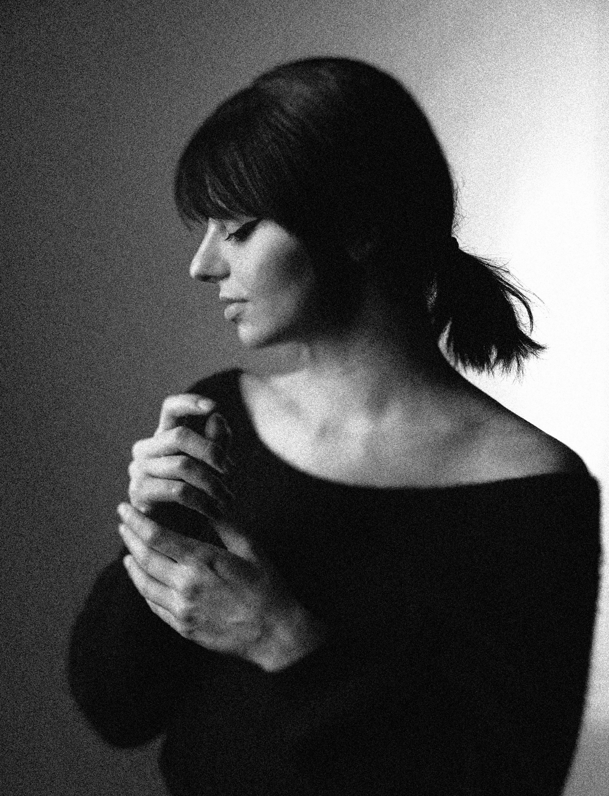 portrait-artistique-noir-et-blanc-femme-studio-pygmalion-goxwiller Portrait artistique en noir et blanc d’une femme de profil – Studio Pygmalion, Goxwiller